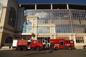 Накануне важного матча: в Одессе загорелся стадион &quot;Черноморец&quot; фото 2