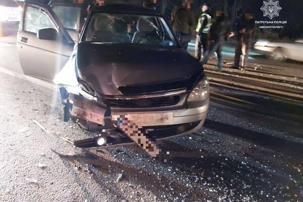 Cбитый пешеход и авария с &quot;перевертышем&quot;: под Одессой произошло два серьезных ДТП фото 2