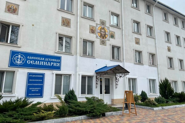 В Одессе открыли пункт массовой вакцинации при монастыре: на очереди &ndash; Кирха фото 4