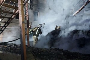Жаркая ночь: под Одессой сгорела база отдыха, а в городе &ndash; кафе фото 1