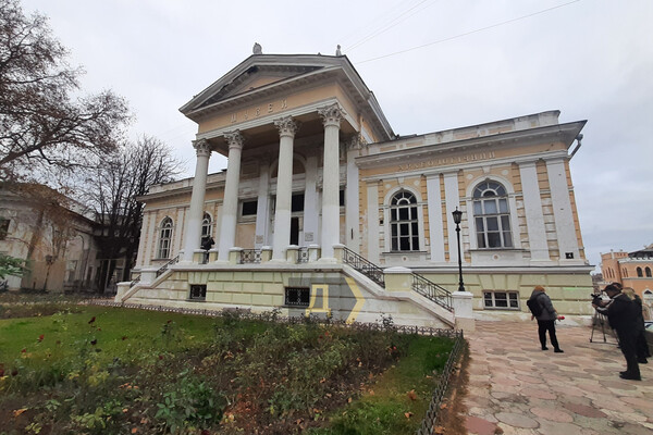 Директора Одесского археологического музея оштрафуют за&nbsp;покраску здания фото 2