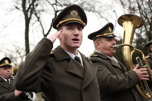 С выставкой военной техники и концертом: в Одессе отмечают 30-летие ВСУ фото 2