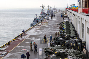 С выставкой военной техники и концертом: в Одессе отмечают 30-летие ВСУ фото 8