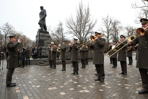 С выставкой военной техники и концертом: в Одессе отмечают 30-летие ВСУ фото 10