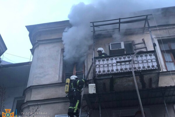 В центре Одессы загорелся памятник архитектуры: погиб мужчина (обновлено) фото