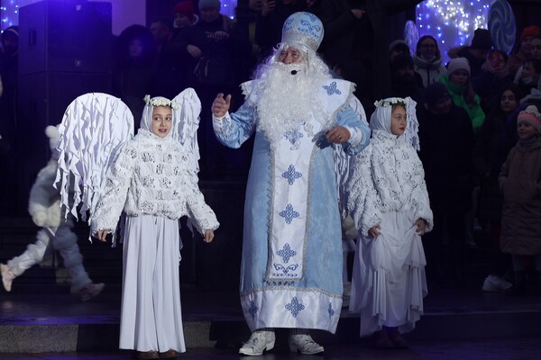 В Одессе открыли главную новогоднюю елку города фото 1