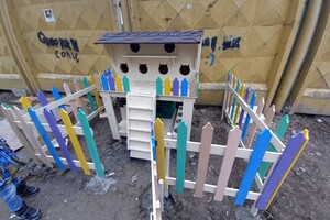 На поселке Котовского одесситы установили теплый домик для котов фото 9