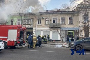 В центре Одессы загорелся жилой дом (обновлено) фото 3