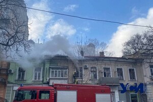 В центре Одессы загорелся жилой дом (обновлено) фото 4