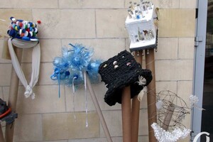 "Сон морфинистки" и "Метаморфозы бытия": у Кирхи выставили арт-елки фото 2