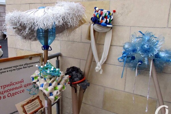 "Сон морфинистки" и "Метаморфозы бытия": у Кирхи выставили арт-елки фото 5