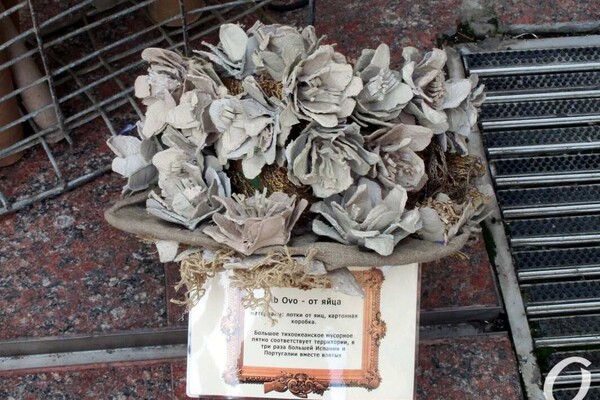 "Сон морфинистки" и "Метаморфозы бытия": у Кирхи выставили арт-елки фото 21