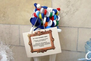 "Сон морфинистки" и "Метаморфозы бытия": у Кирхи выставили арт-елки фото 22