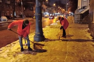 Непогода в Одессе: как в городе борются с гололедицей фото