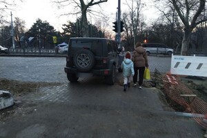Худшая парковка в Одессе: свежая фотоподборка наглых водителей  фото