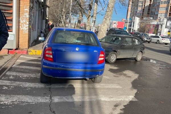 Худшая парковка в Одессе: свежая фотоподборка наглых водителей  фото 3