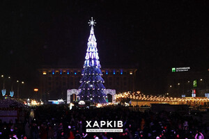 Главную елку Одессы признали одной из самых красивых в Украине фото 2