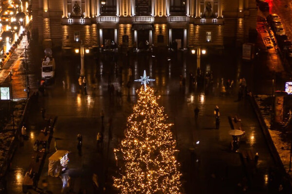 Главную елку Одессы признали одной из самых красивых в Украине фото 4