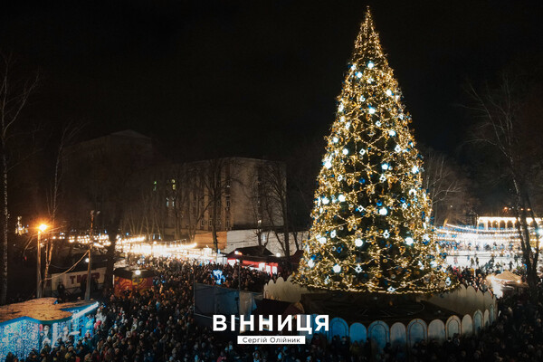 Главную елку Одессы признали одной из самых красивых в Украине фото 8