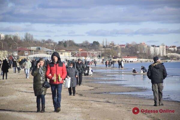 Аншлаг на побережье и в центре города: как одесситы провели 2 января фото