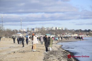 Аншлаг на побережье и в центре города: как одесситы провели 2 января фото 1