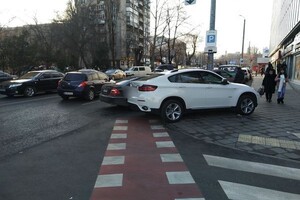 Короли дорог: свежая фотоподборка очень плохой парковки в Одессе фото 1