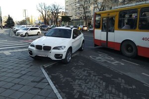 Короли дорог: свежая фотоподборка очень плохой парковки в Одессе фото 2