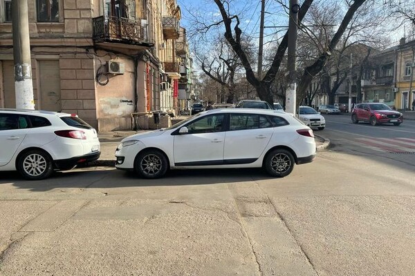 Короли дорог: свежая фотоподборка очень плохой парковки в Одессе фото 3