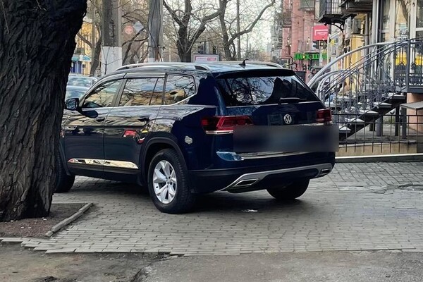 Короли дорог: свежая фотоподборка очень плохой парковки в Одессе фото 5