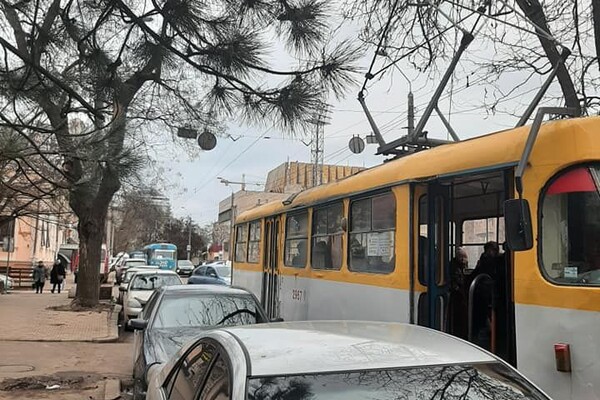 Короли дорог: свежая фотоподборка очень плохой парковки в Одессе фото 6