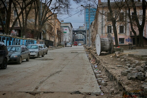 В Одессе бетонируют проезжую часть Деволановского спуска фото