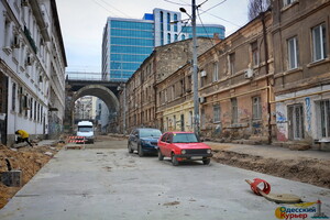 В Одессе бетонируют проезжую часть Деволановского спуска фото 2