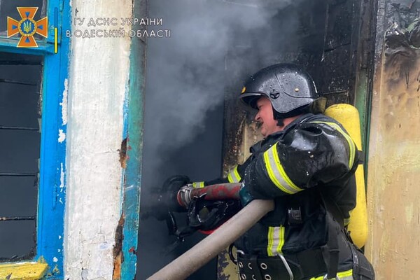 В Одессе 23 спасателя тушили пожар на Молдаванке  фото