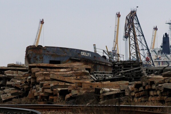 &quot;На свалке истории&quot;: как сейчас выглядит затонувший под Одессой танкер Delfi фото 1