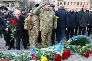Возложение цветов и &quot;Ланцюг Єднання&quot;: в Одессе празднуют День Соборности фото 9