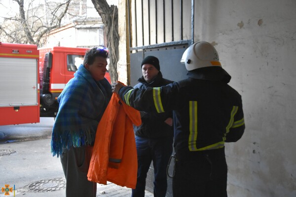 В центре Одессы из-за пожара серьезно пострадал мужчина (обновлено) фото