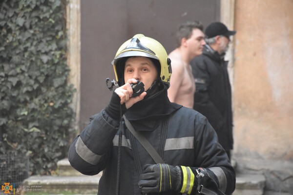В центре Одессы из-за пожара серьезно пострадал мужчина (обновлено) фото 1