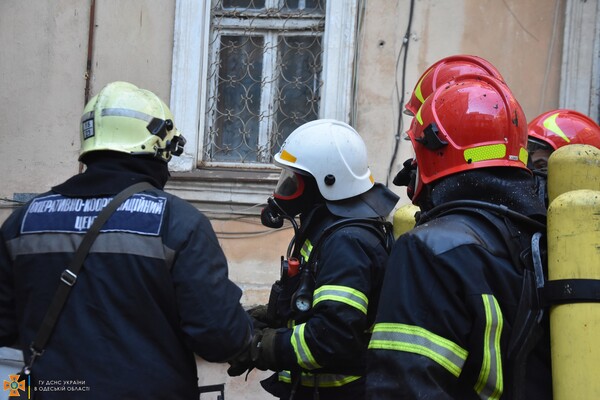 В центре Одессы из-за пожара серьезно пострадал мужчина (обновлено) фото 3