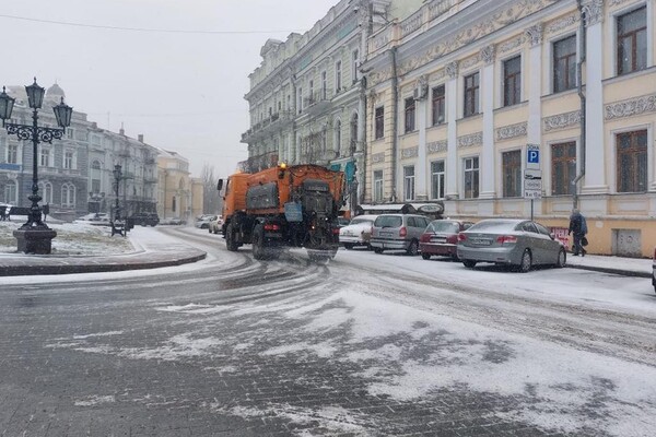 Одессу и области засыпает снегом: какая ситуация на дорогах и трассах  фото 2