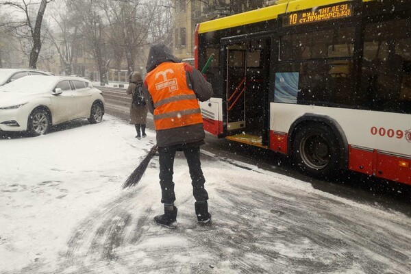 Одессу и области засыпает снегом: какая ситуация на дорогах и трассах  фото 5