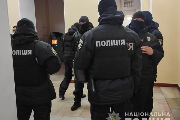 Нардеп устроил драку и бегал по столам в Одесском горсовете: пострадали трое (видео) фото