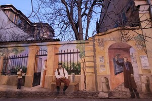 Минус один стрит-арт: в Одессе сносят стену с муралом на одесскую тематику фото 6