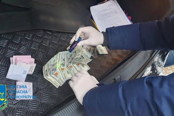 Главный инспектор одесской таможни попался на взятке в 2600 долларов фото