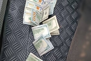 Главный инспектор одесской таможни попался на взятке в 2600 долларов фото 1