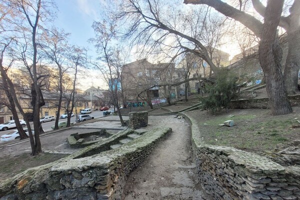 Таинственный уголок Одессы: прогулка по лестнице мертвых фото 1