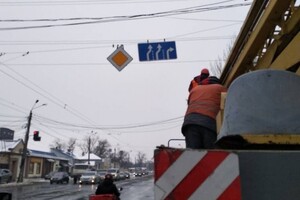 Коммунальщики рассказали где и какие дорожные знаки установили в Одессе фото