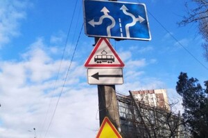 Коммунальщики рассказали где и какие дорожные знаки установили в Одессе фото 3