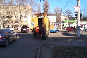 Коммунальщики рассказали где и какие дорожные знаки установили в Одессе фото 5