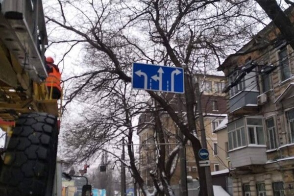 Коммунальщики рассказали где и какие дорожные знаки установили в Одессе фото 9
