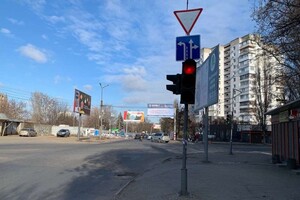 Коммунальщики рассказали где и какие дорожные знаки установили в Одессе фото 13